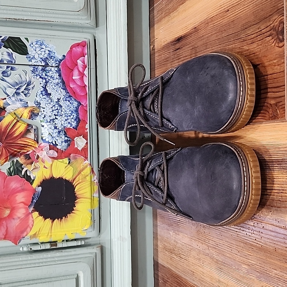 Johnston and Murphy navy leather lace up chukka boots
